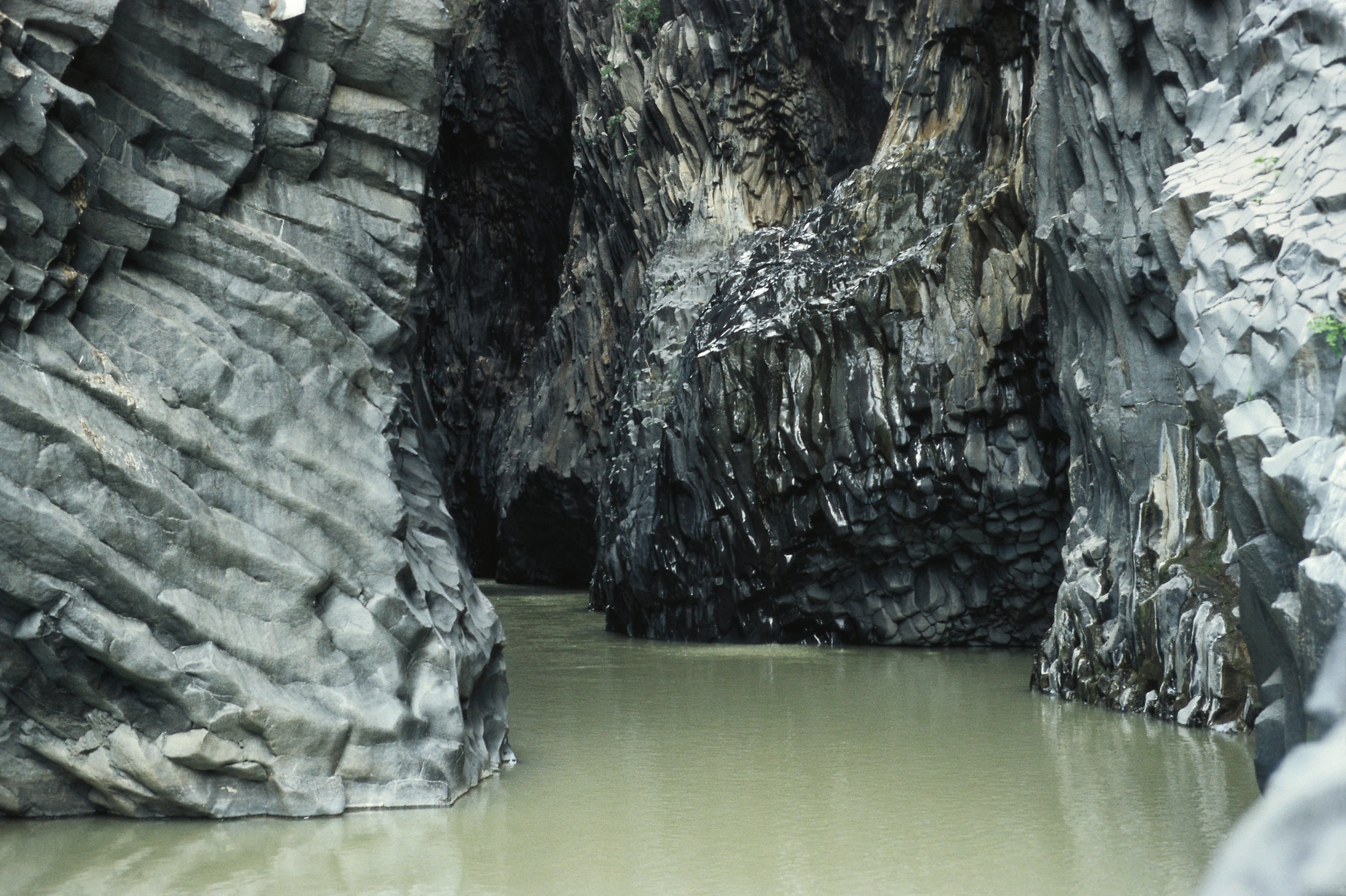 S. 92 Basaltgestein